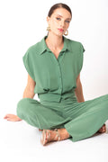 camicia smanicata con bottoni tono su tono