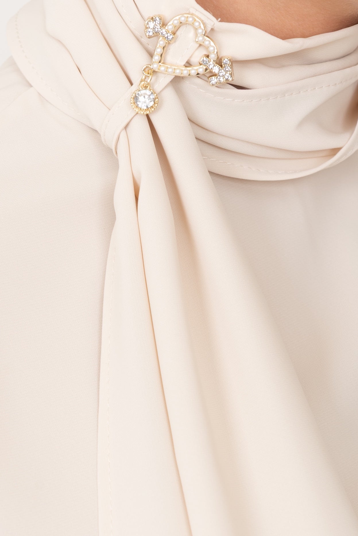 Blusa con accessorio No-nà per look elegante e alla moda