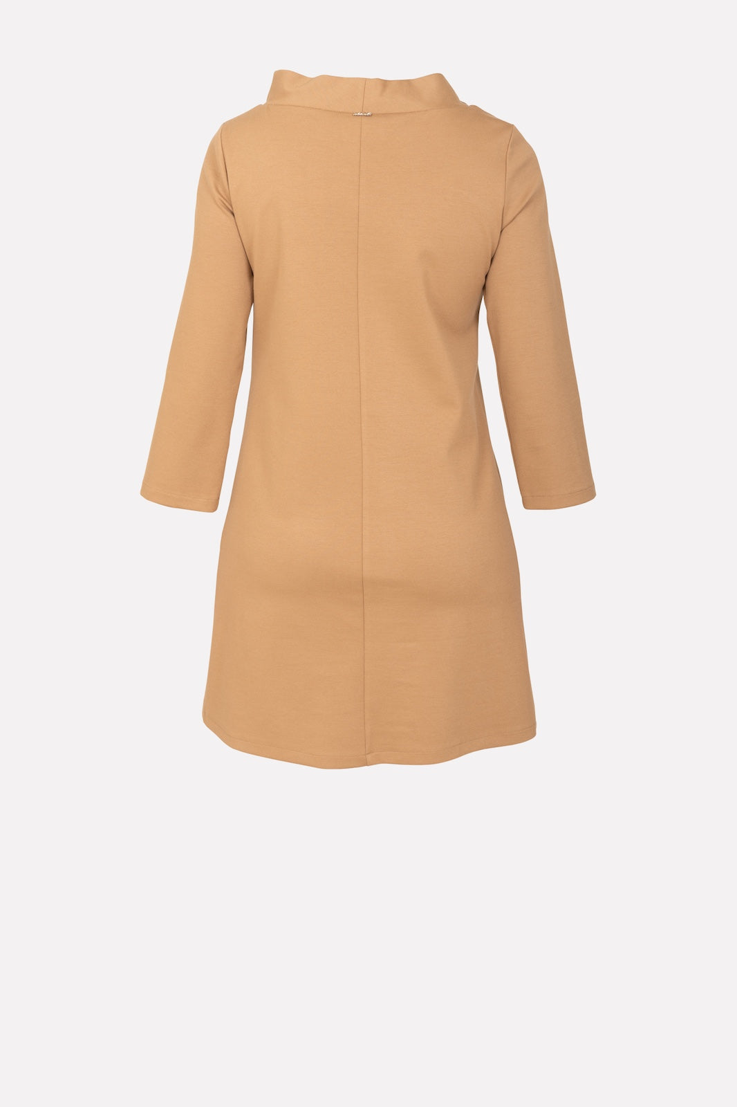 Abito con accessorio collo elegante e alla moda