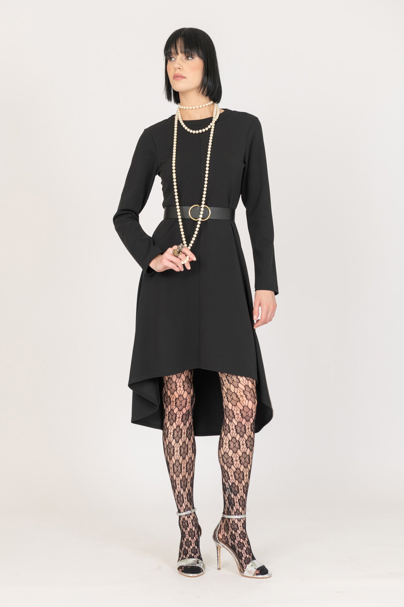 Abito con cintura No-nà elegante e versatile per ogni occasione