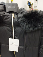 Giubbino Nero con Cappuccio Staccabile e Bordo in Pelliccia Elegante Chiara Oro