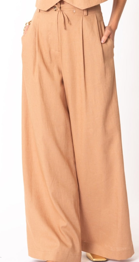 coordinato con gilet e pantaloni ampi con coulisse