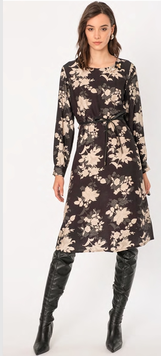 Abito con Rose e Cintura Elegante per Ogni Occasione